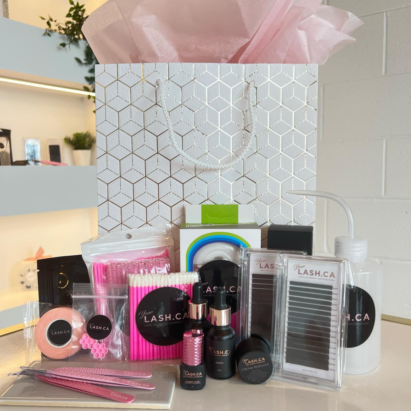 Trousse de départ incluse dans la formation extension de cils offerte chez Yourlash